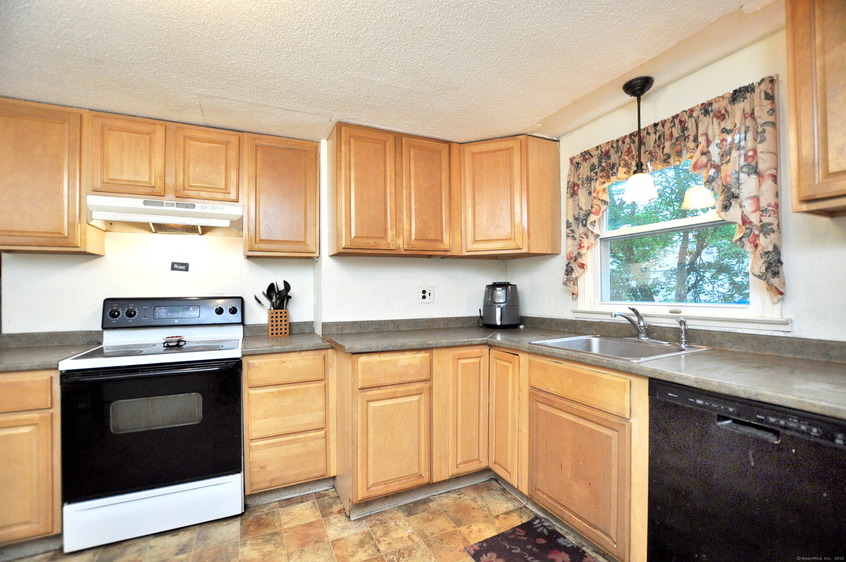 9 Eleanor Road Enfield CT 06082