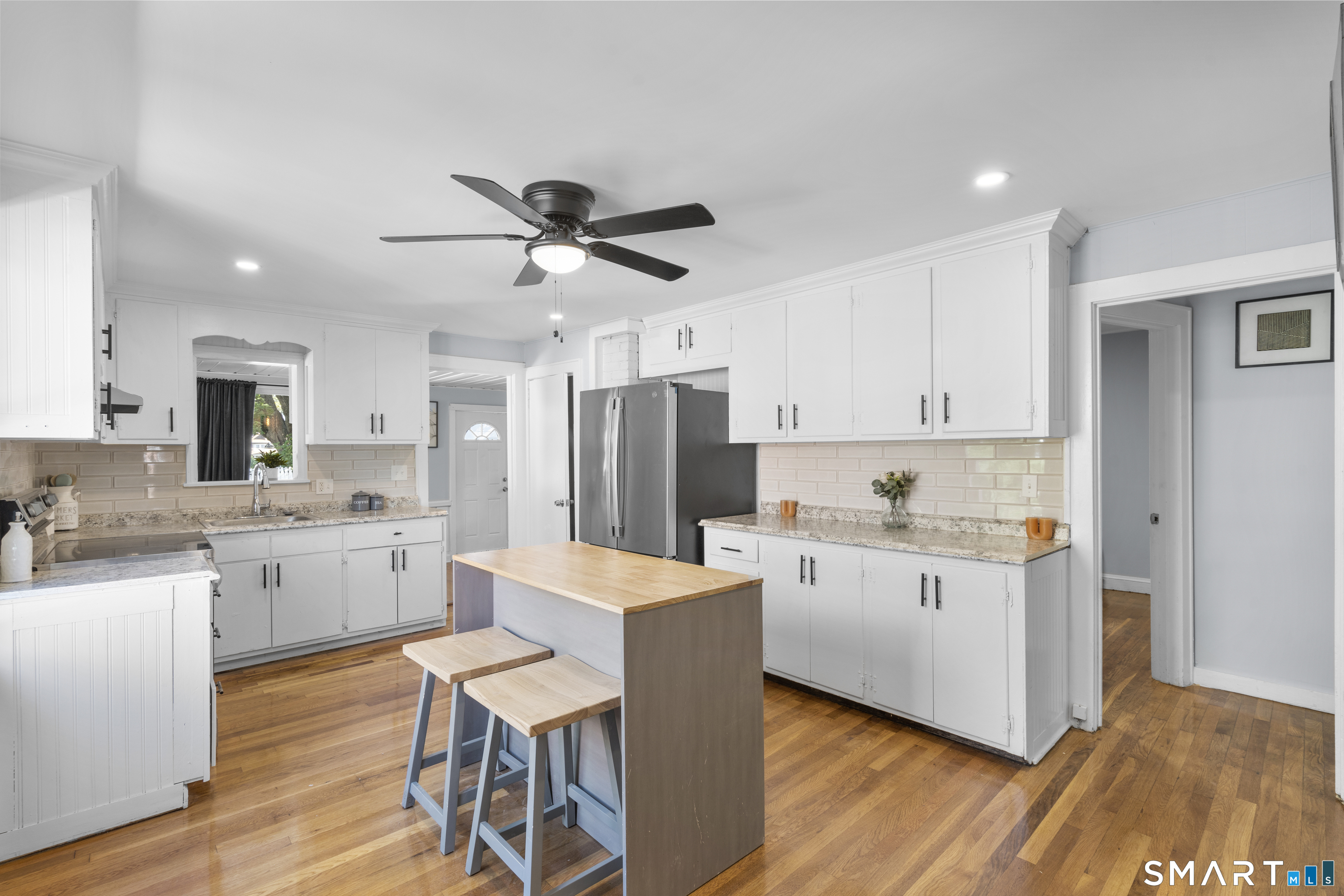 35 Pease Street Enfield CT 06082
