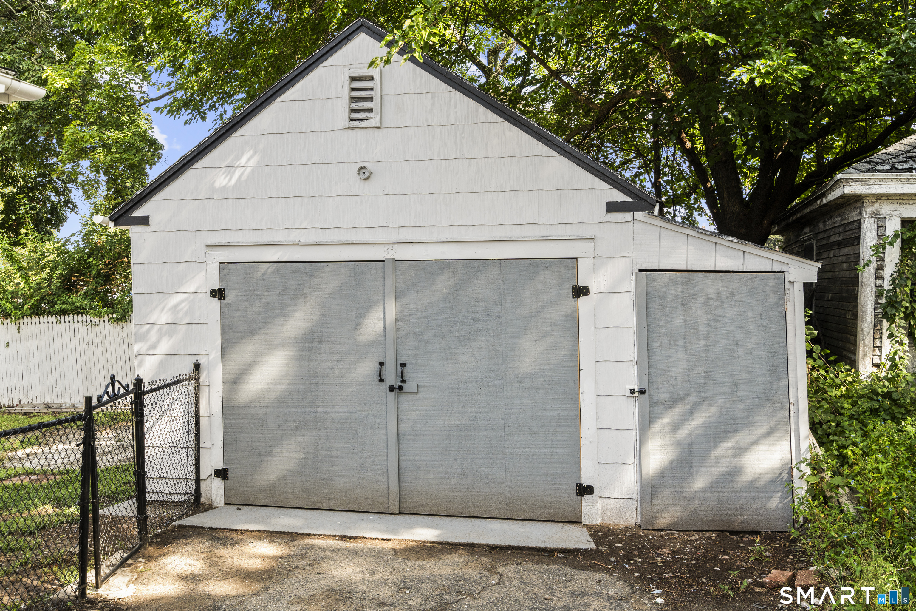 35 Pease Street Enfield CT 06082