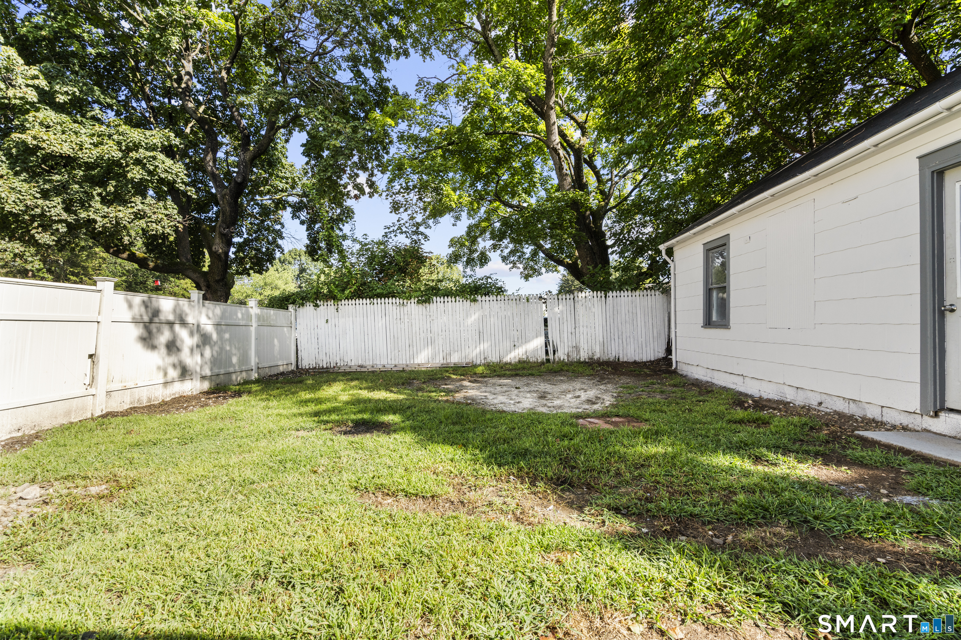 35 Pease Street Enfield CT 06082