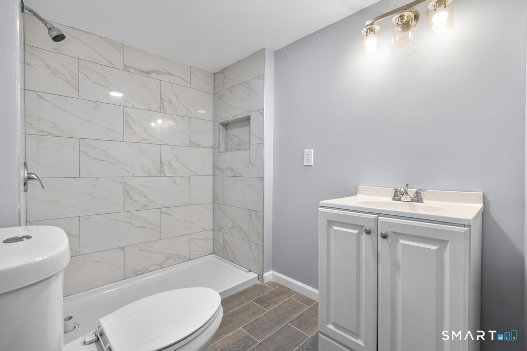 6 Lee Avenue Norwich CT 06360