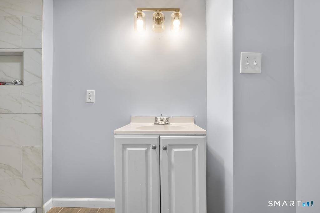6 Lee Avenue Norwich CT 06360