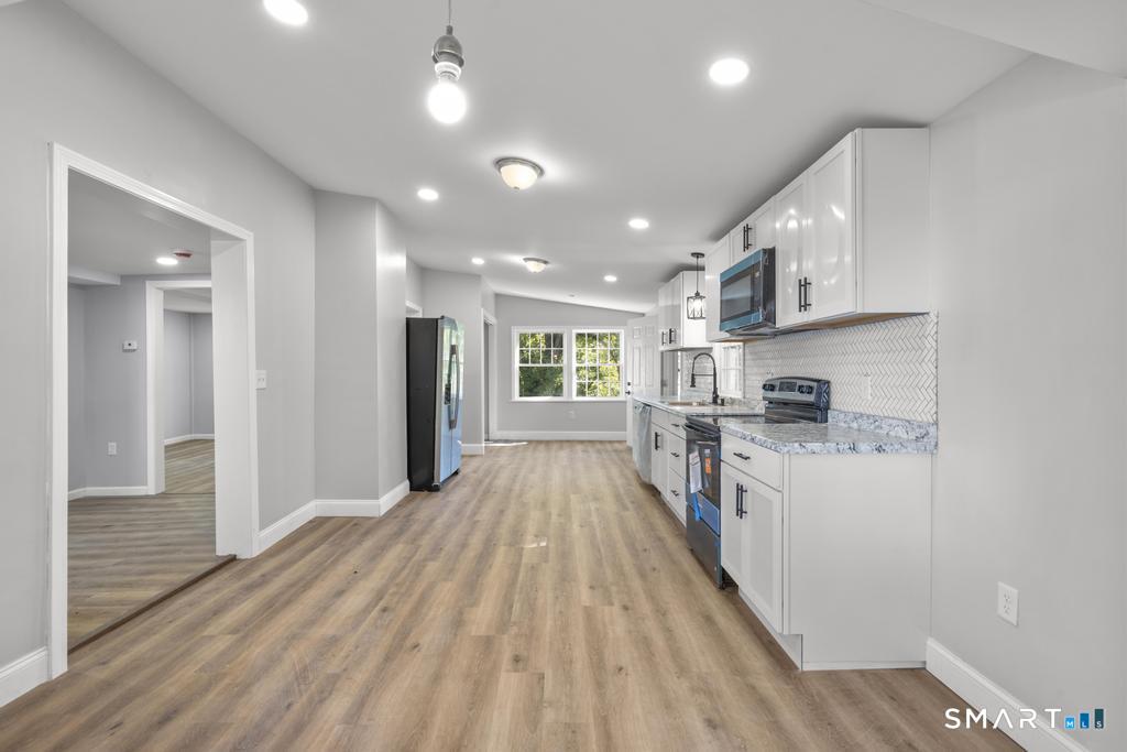 6 Lee Avenue Norwich CT 06360