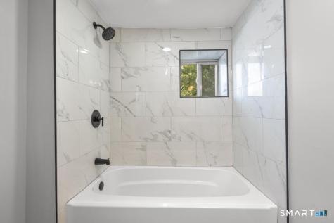6 Lee Avenue Norwich CT 06360