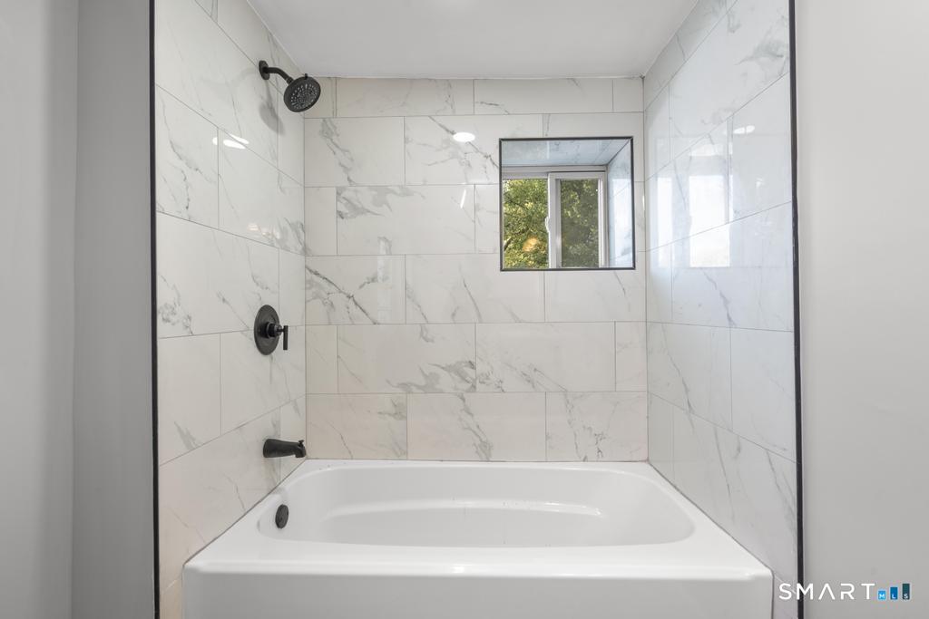 6 Lee Avenue Norwich CT 06360