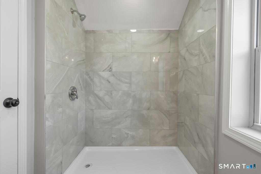 6 Lee Avenue Norwich CT 06360