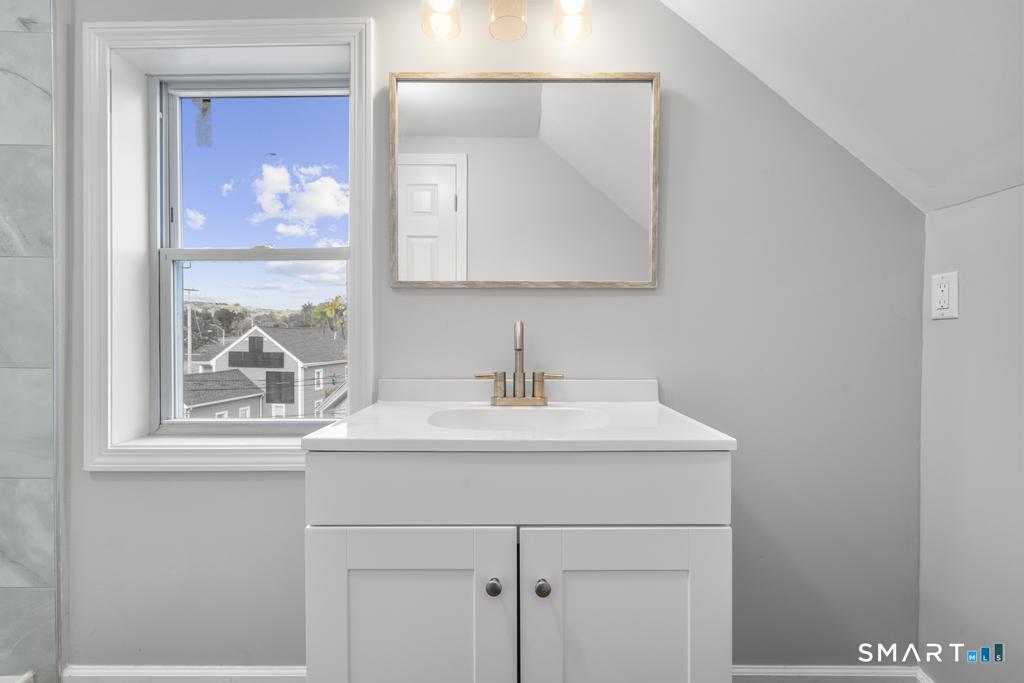 6 Lee Avenue Norwich CT 06360