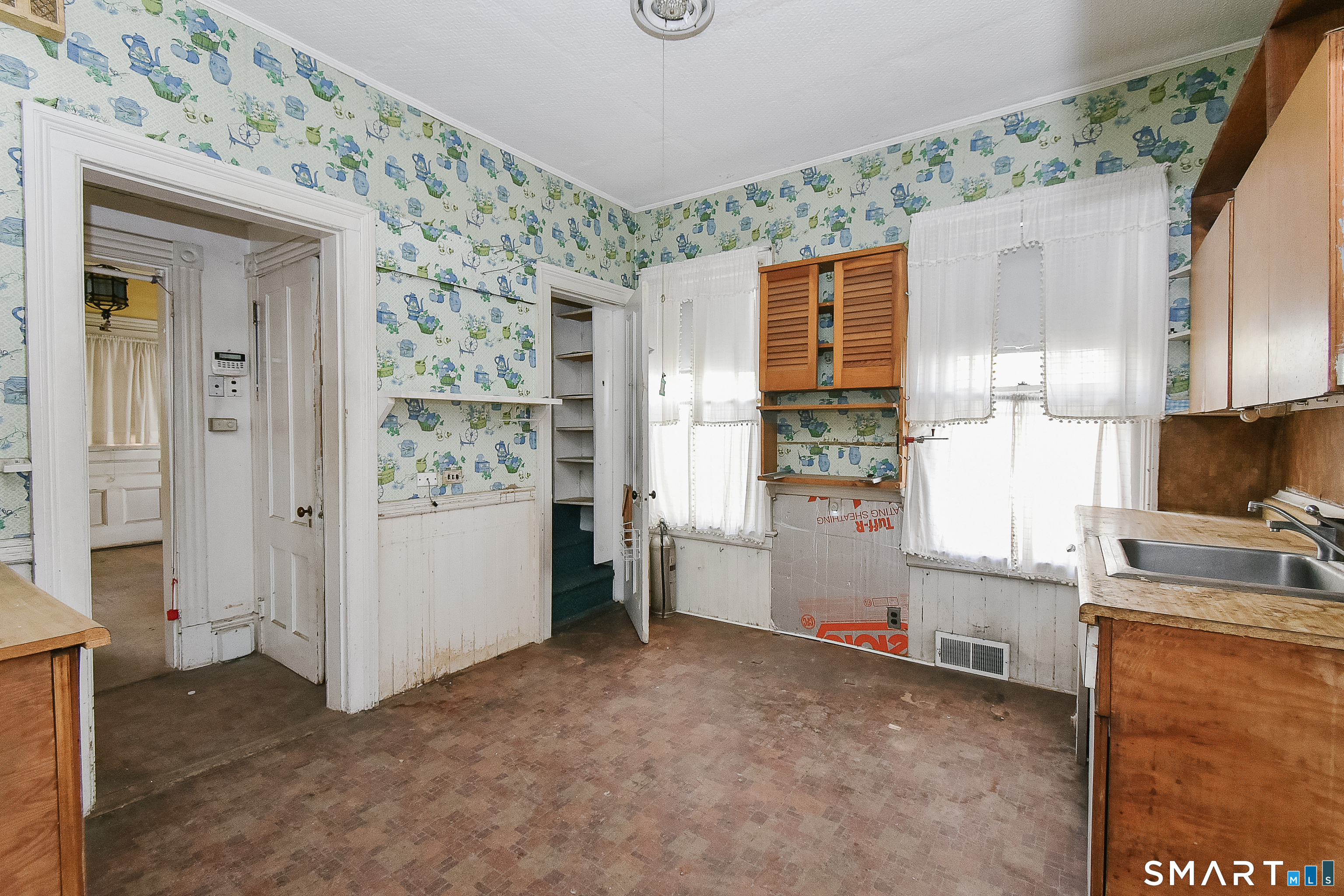 64 Girard Avenue Hartford CT 06105