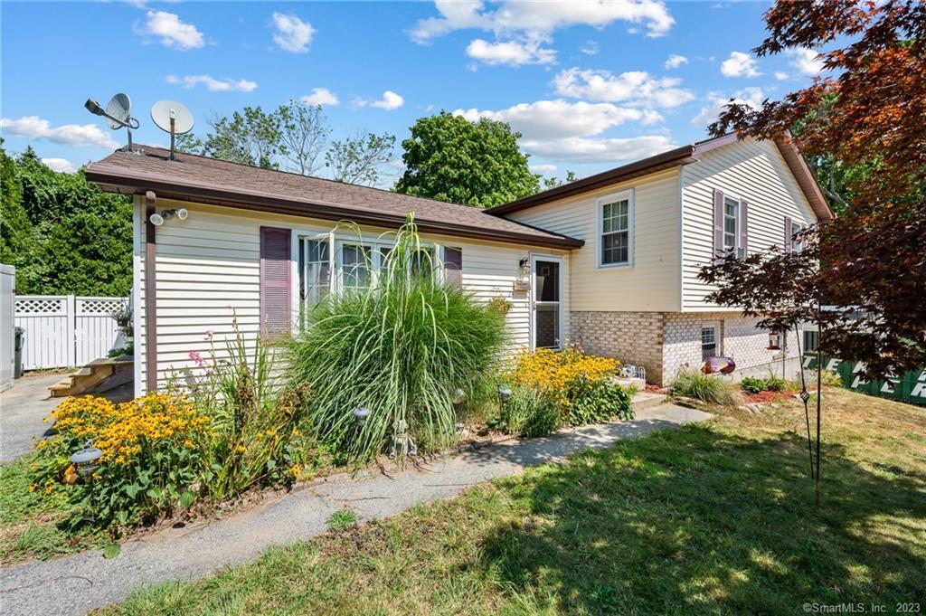 24 Eastridge Road New London CT 06320