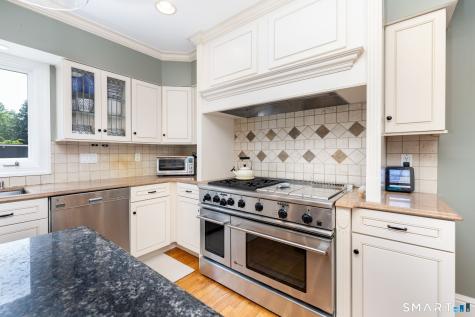 82 Ledyard Road West Hartford CT 06117