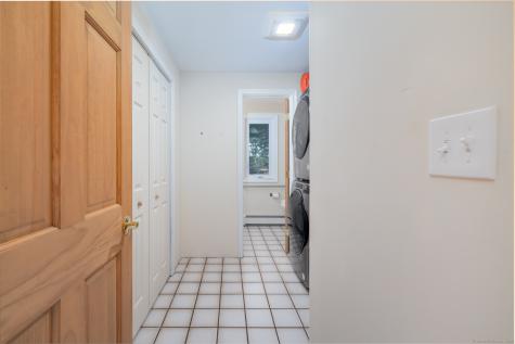 18 Meadowlark Road Simsbury CT 06092
