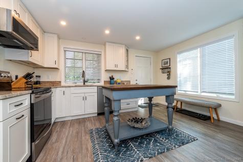 11 North Main Street Essex CT 06426