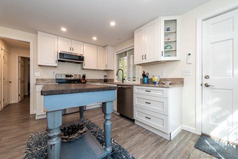 11 North Main Street Essex CT 06426