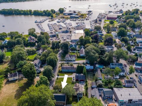 11 North Main Street Essex CT 06426