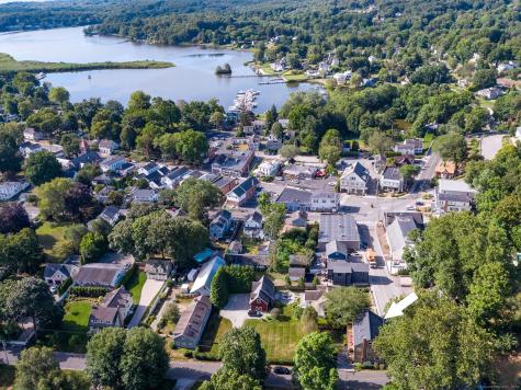 11 North Main Street Essex CT 06426