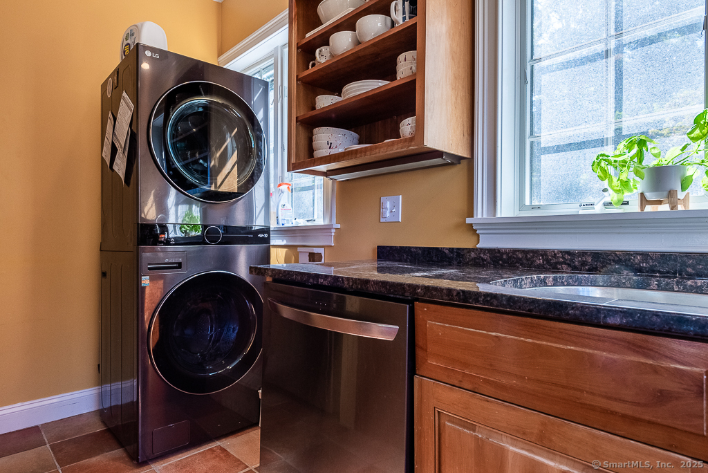 11 North Main Street Essex CT 06426