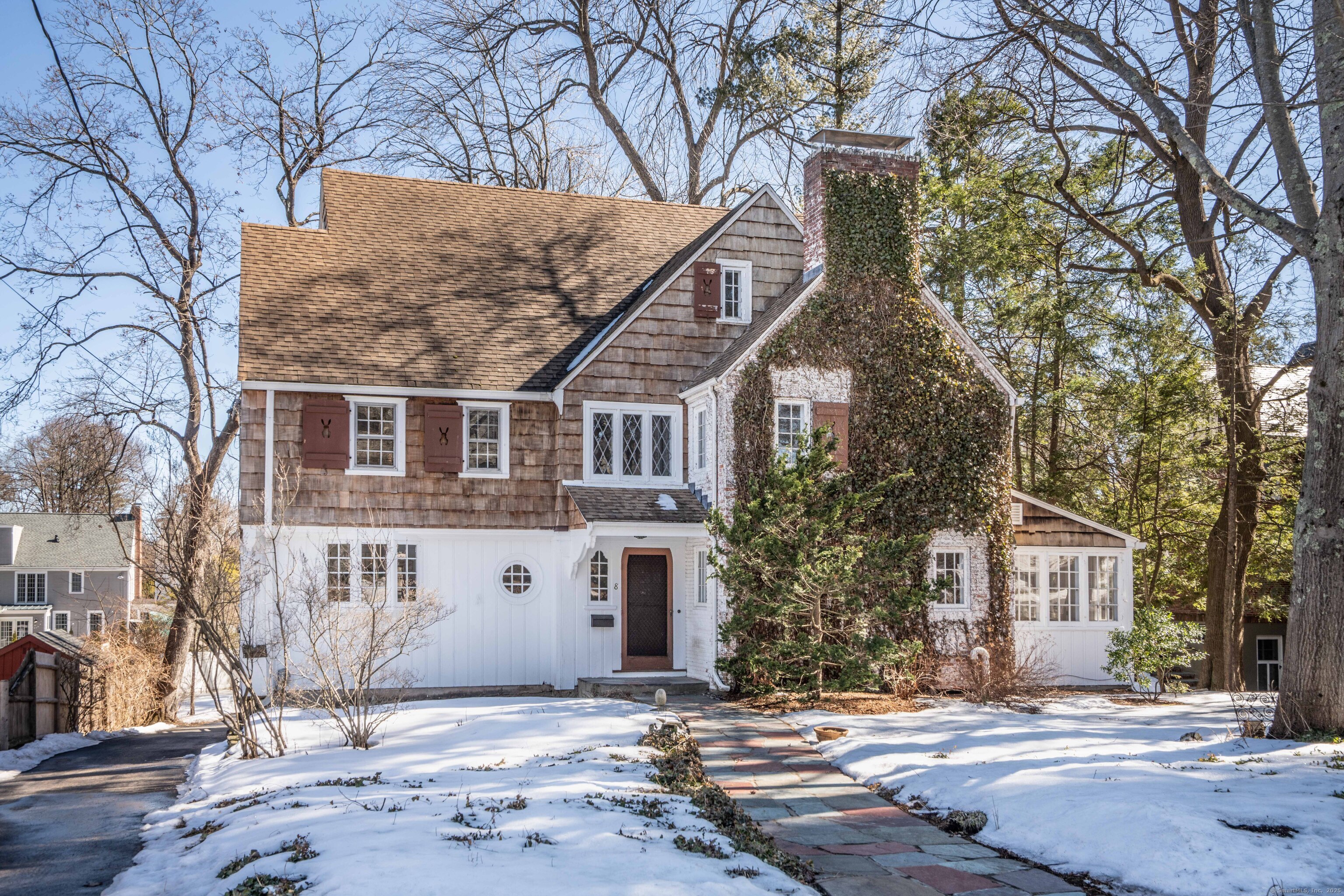 8 Fernwood Road West Hartford CT 06119