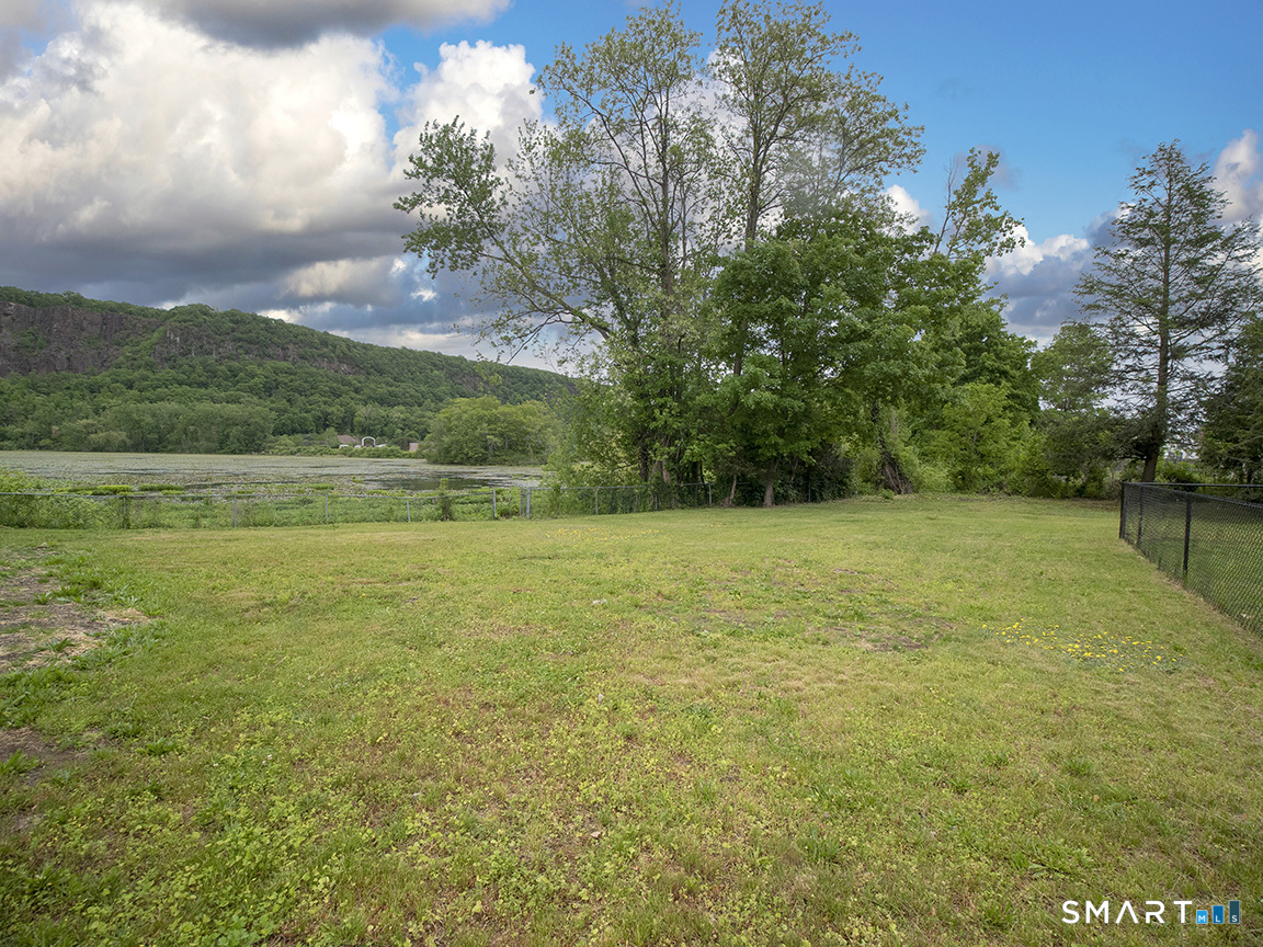 6 Warren Road Woodbridge CT 06525