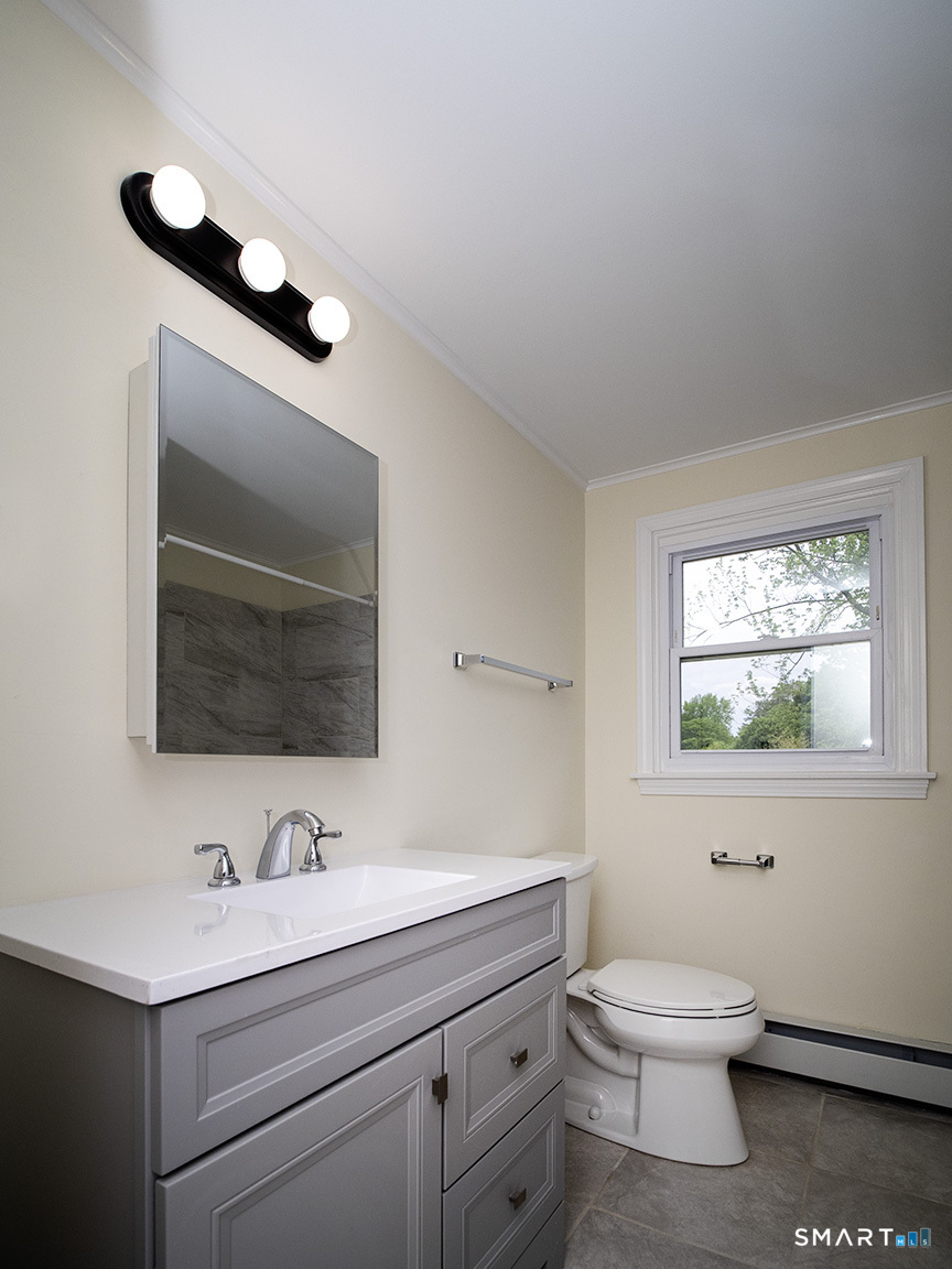 6 Warren Road Woodbridge CT 06525