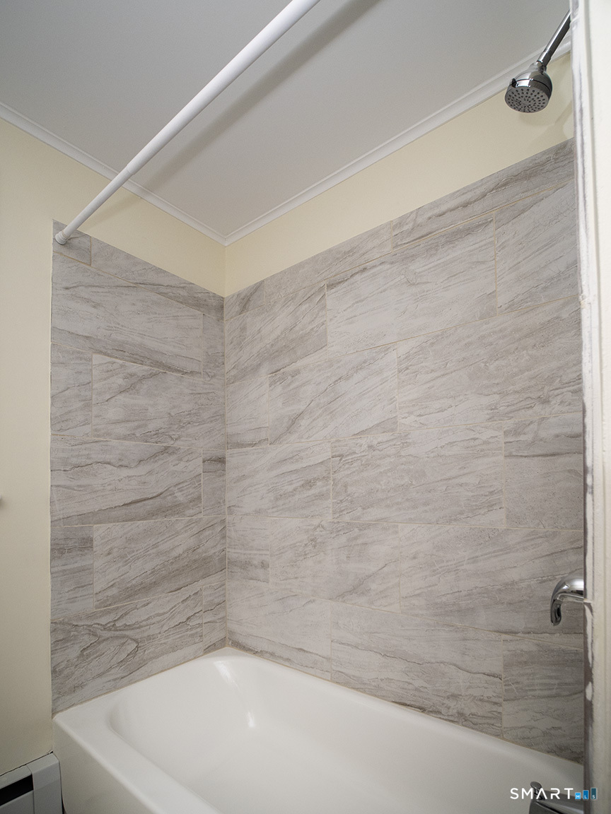 6 Warren Road Woodbridge CT 06525