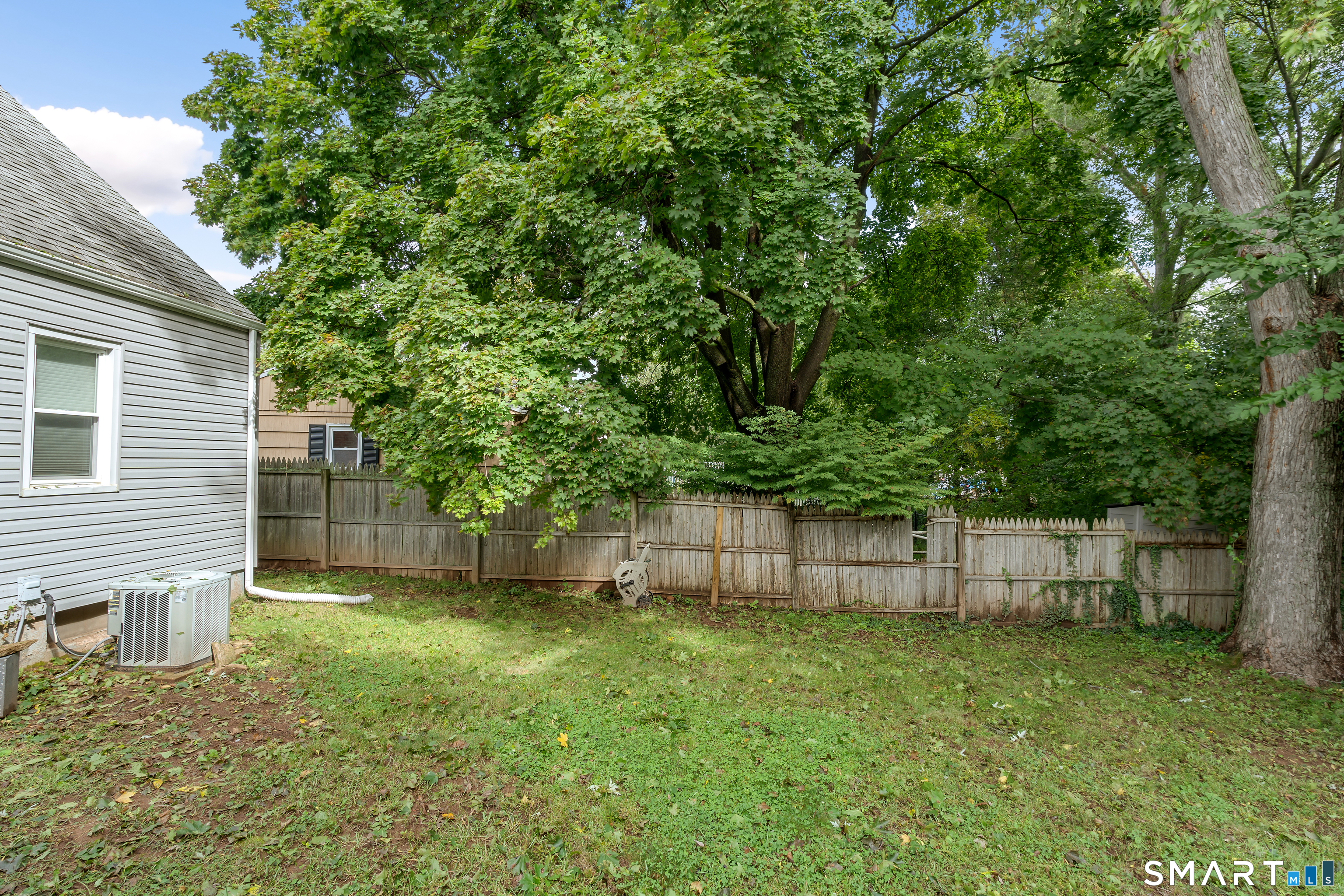 25 White Drive Hamden CT 06514