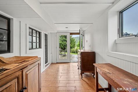 8 Sunset Trail New Fairfield CT 06812