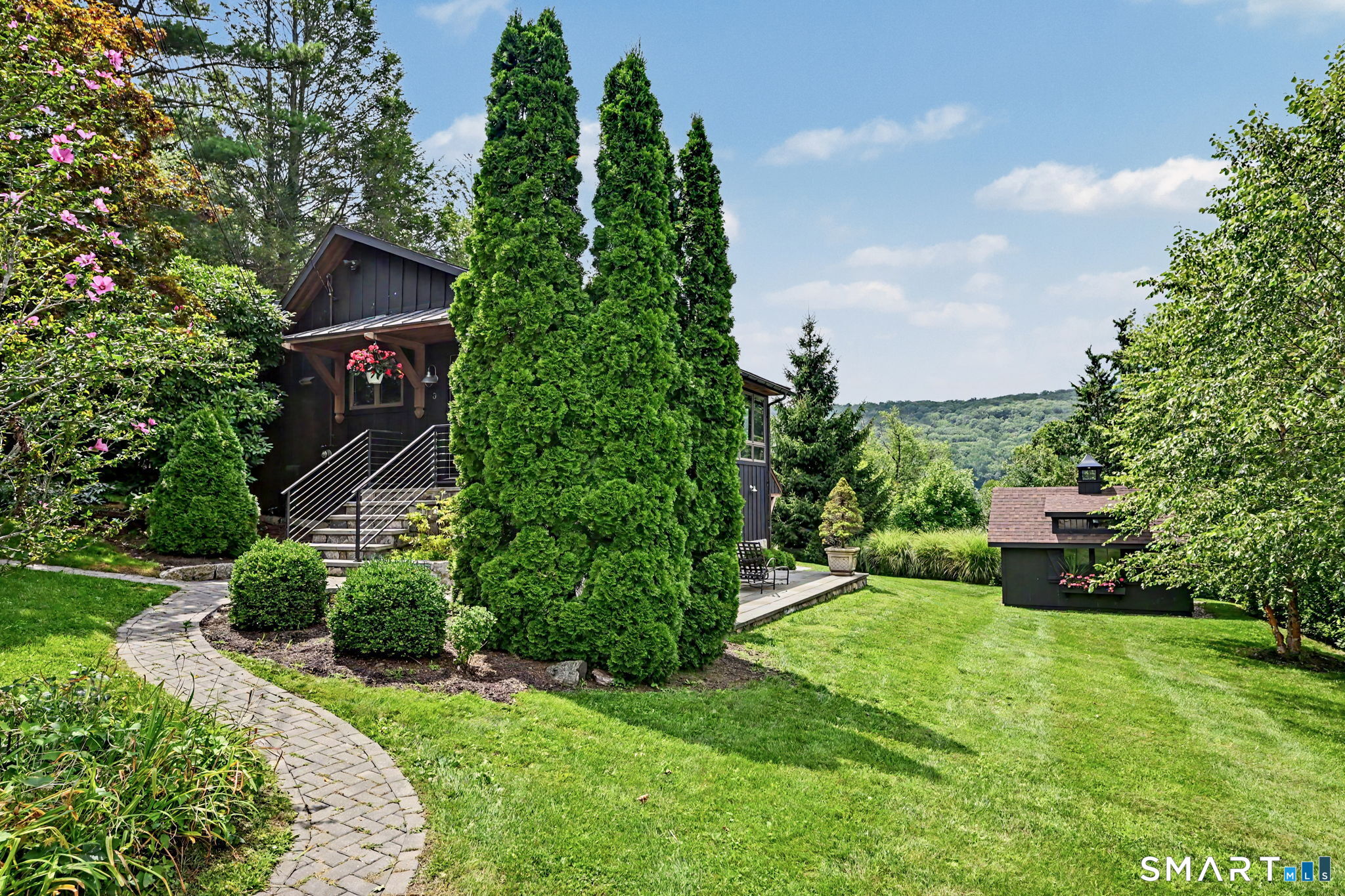 8 Sunset Trail New Fairfield CT 06812