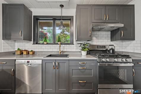 8 Sunset Trail New Fairfield CT 06812