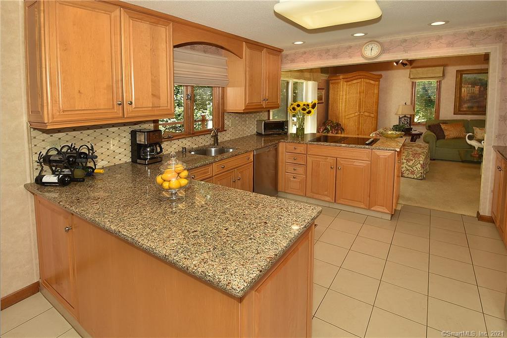 7 Woodridge Circle Canton CT 06019