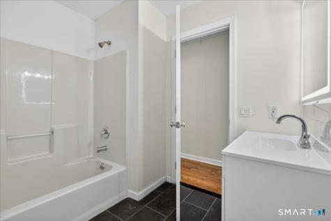492 Long Hill Road Middletown CT 06457