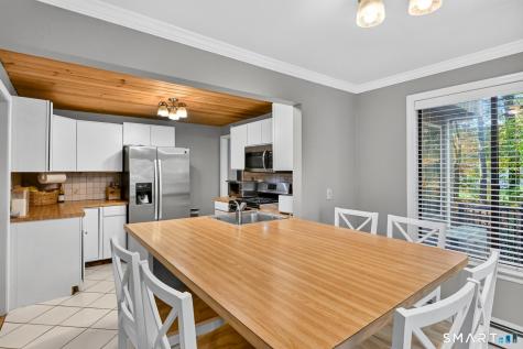 6 Fawnbrook Lane Simsbury CT 06070