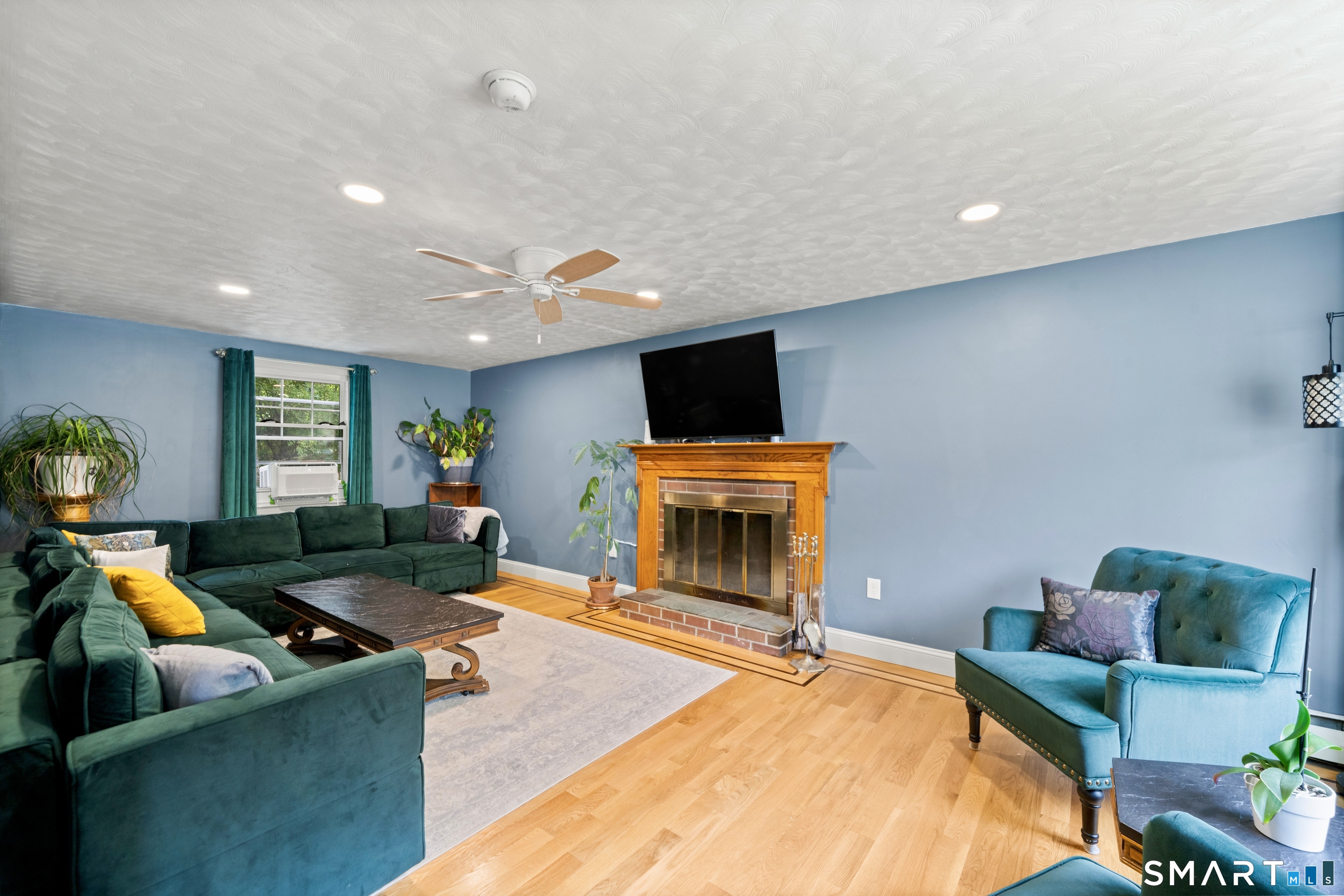 42 Oakwood Street Enfield CT 06082