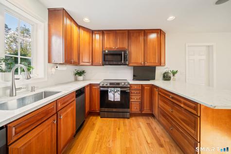 17 Pembrook Road Naugatuck CT 06770