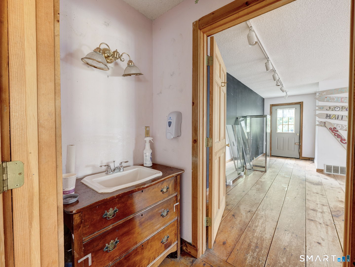 596 Main Street Somers CT 06071