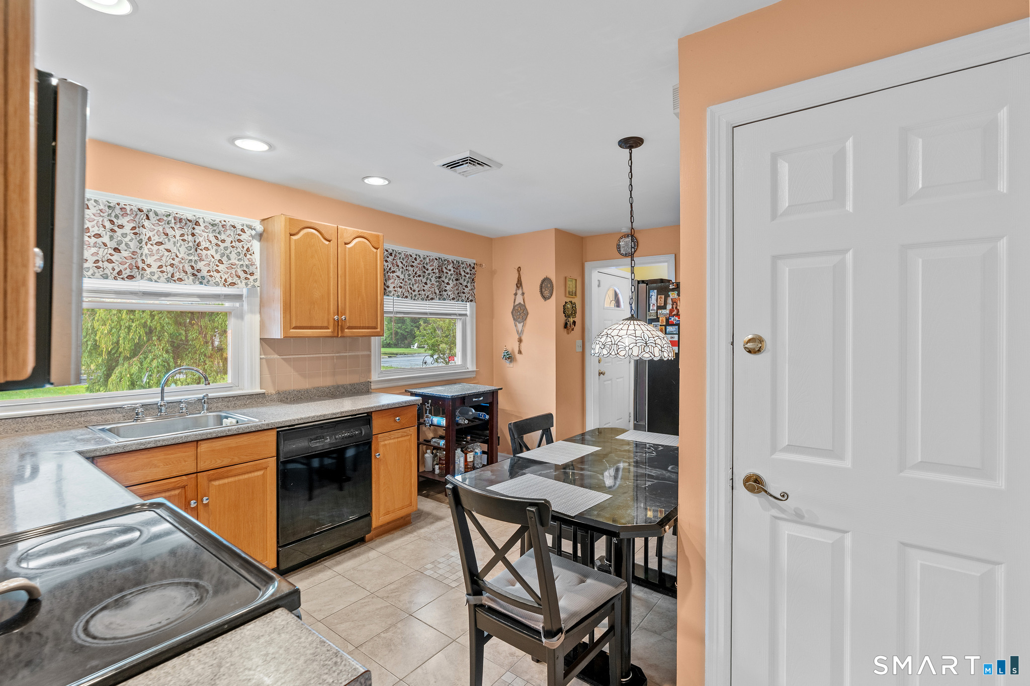 1781 Litchfield Turnpike Woodbridge CT 06525