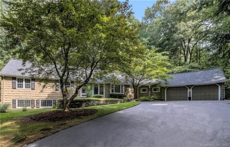 96 Reverknolls Avon CT 06001