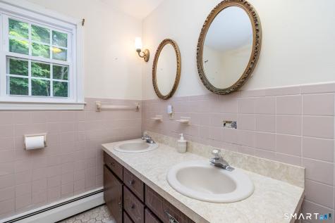 33 Hurds Hill Road Woodbury CT 06798