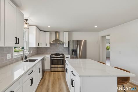 35 Birchwood Square Stratford CT 06614