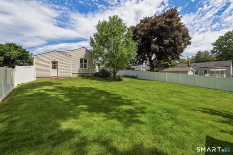 35 Birchwood Square Stratford CT 06614