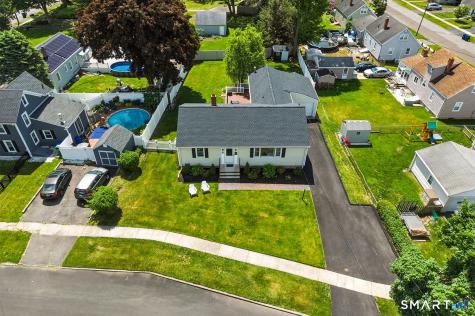 35 Birchwood Square Stratford CT 06614