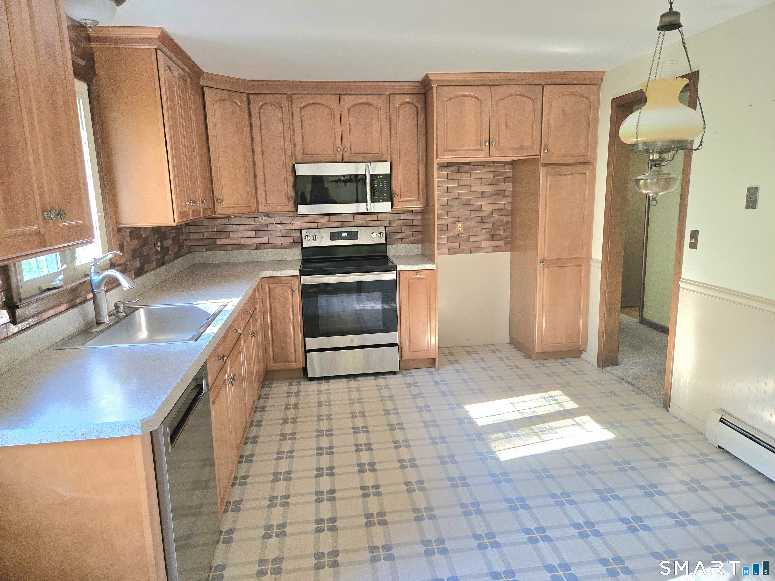 21 Downing Circle Bloomfield CT 06002