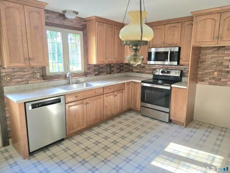 21 Downing Circle Bloomfield CT 06002