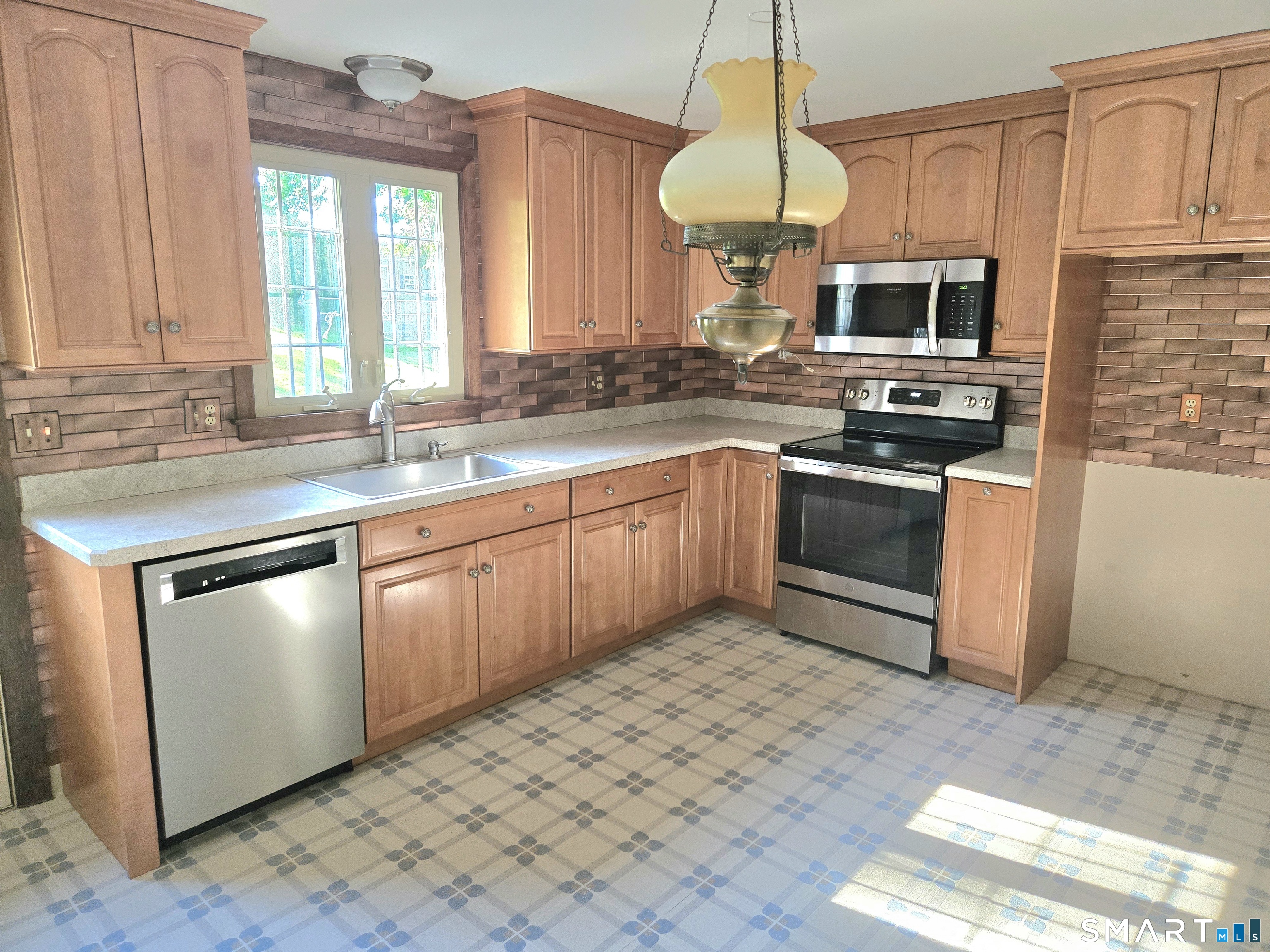 21 Downing Circle Bloomfield CT 06002