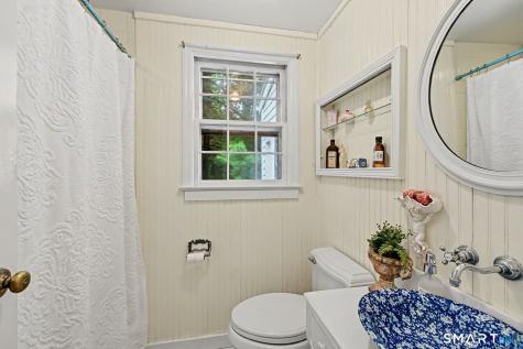 33 Center Drive Greenwich CT 06870