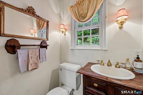 33 Center Drive Greenwich CT 06870