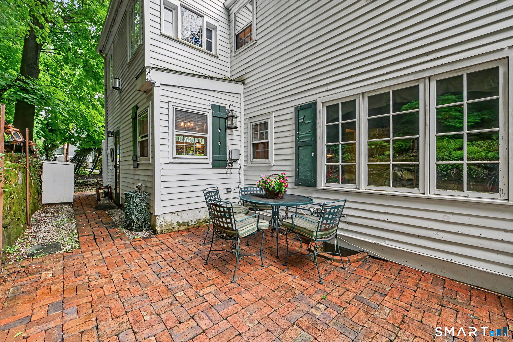 33 Center Drive Greenwich CT 06870