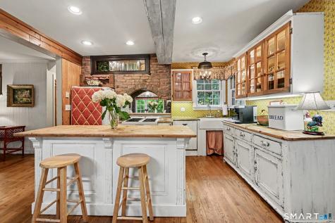 33 Center Drive Greenwich CT 06870