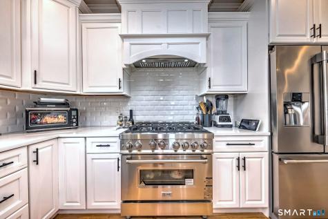 7 Luisa Court Branford CT 06405