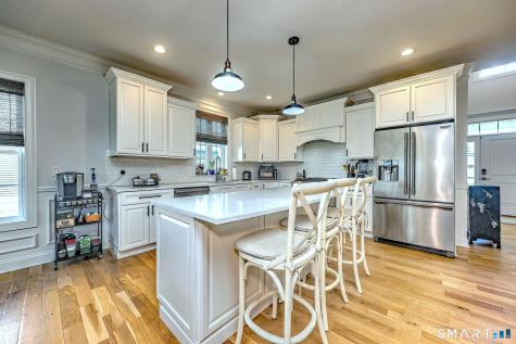 7 Luisa Court Branford CT 06405
