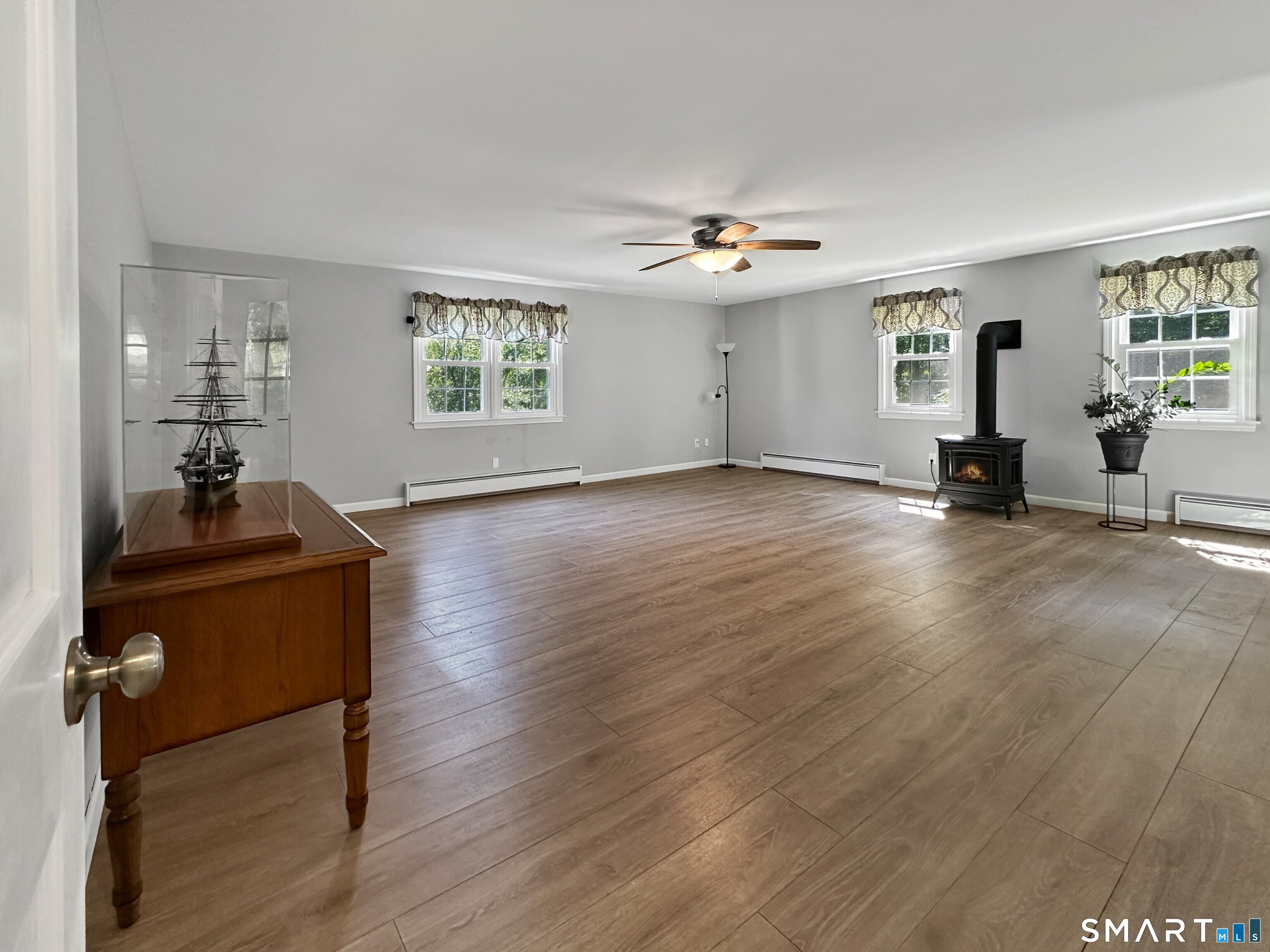 27 Lakes Pond Road Waterford CT 06385